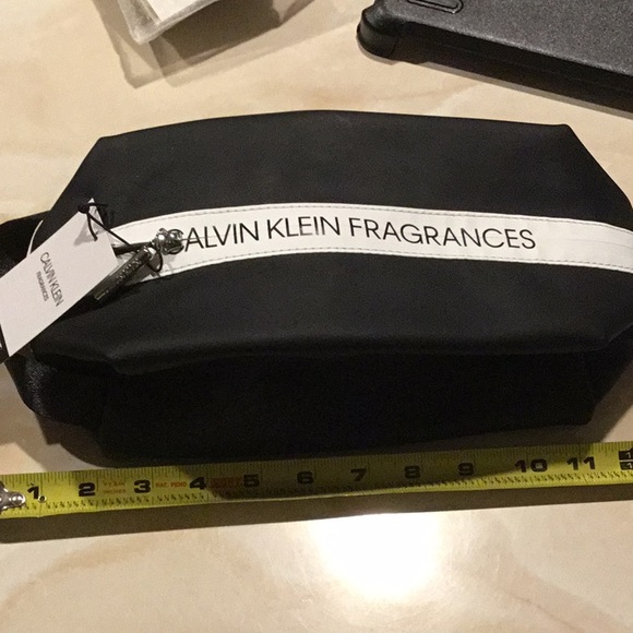 NWT Toiletry bag - Picture 7 of 8